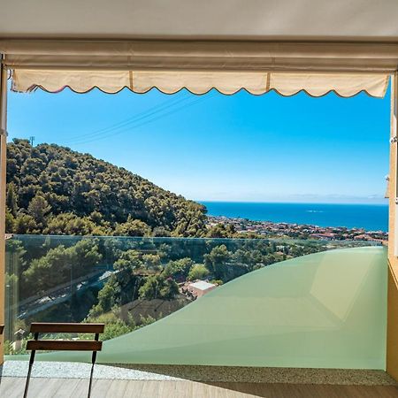 Appartamento Incantevole Con Piscina Vallecrosia Bagian luar foto