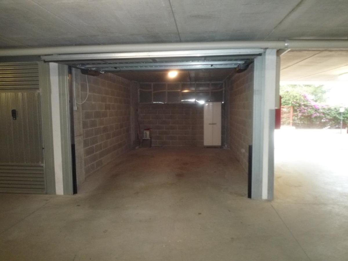 Appartamento Incantevole Con Piscina Vallecrosia Bagian luar foto