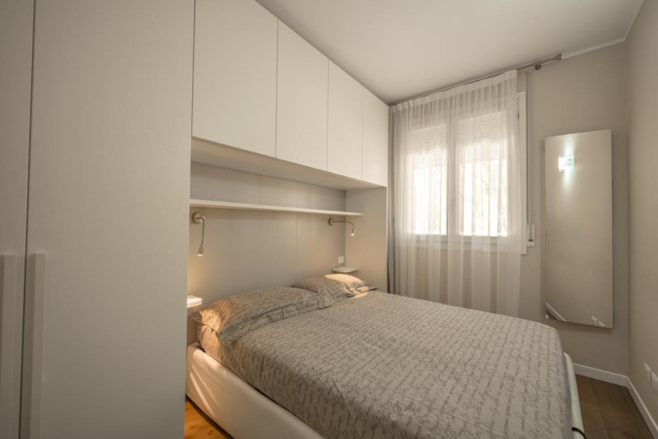 Appartamento Incantevole Con Piscina Vallecrosia Bagian luar foto