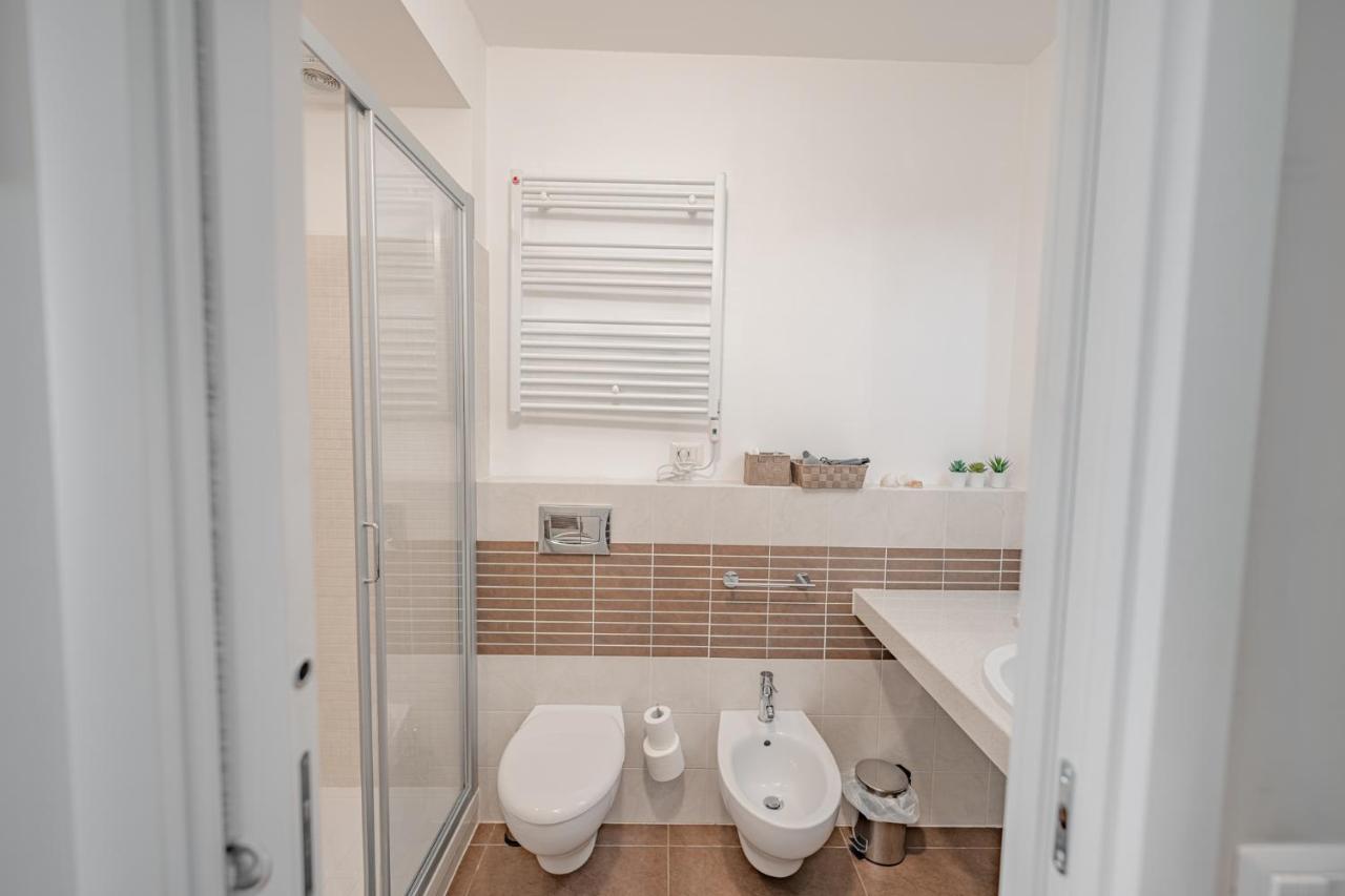 Appartamento Incantevole Con Piscina Vallecrosia Bagian luar foto