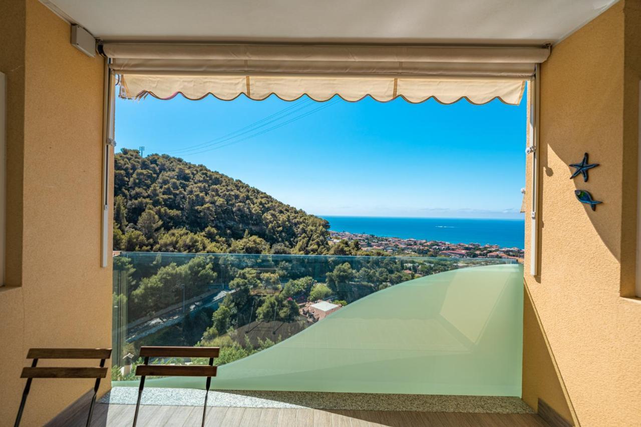 Appartamento Incantevole Con Piscina Vallecrosia Bagian luar foto